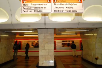 Ridley Scott o víkendu zastaví pražské metro