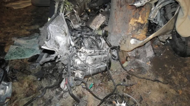 Při smrtelné nehodě bylo auto značně poškozeno