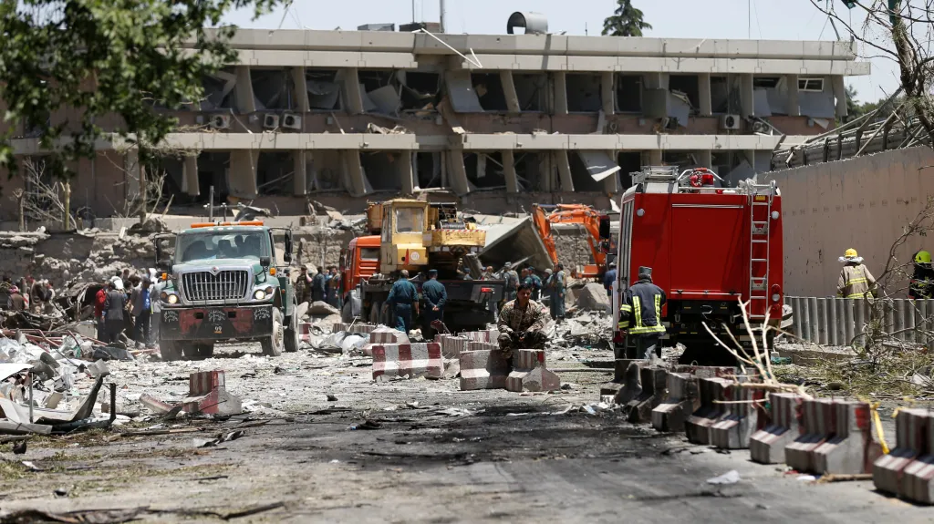Následky mohutného výbuchu v Kábulu