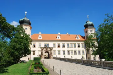 AVÍZO: Výstava UNESCO na zámku v Mníšku pod Brdy