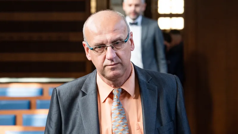 Soud potvrdil podmíněný trest za zmanipulování tendrů na nemocnici Náchod