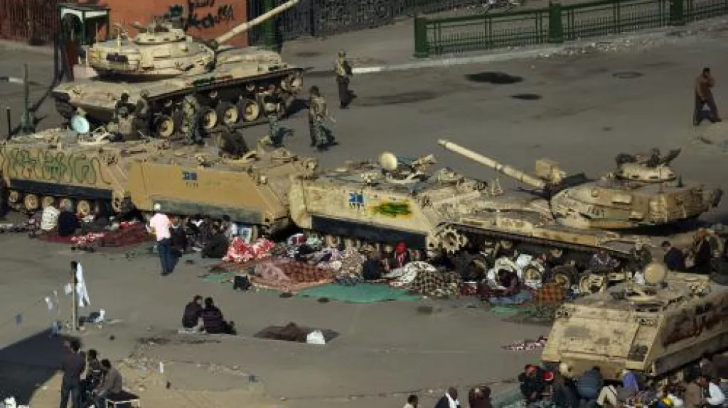 Egyptští demonstranti nocují na náměstí Tahrír