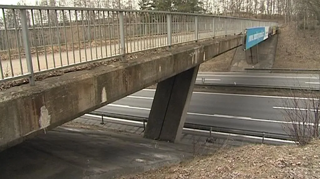 Most přes dálnici