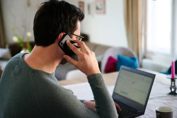 Zkušenost s home office se výrazně liší. Průzkum v Česku naznačil pokles produktivity, v zahraničí ne