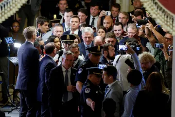 Biden žádá urychlenou volbu nového šéfa sněmovny. Podle CNN se bude hlasovat až příští týden