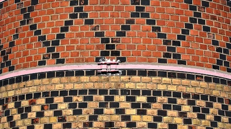 Starý komín už neslouží, přesto zůstal zachován