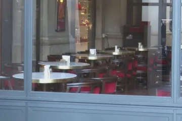 Koronavirus ohrožuje ekonomiku. Odborníci se neshodují jak moc, propad hrozí Itálii, možná celému světu