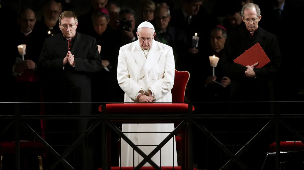 Křížová cesta (Via Crucis) papeže Františka v Koloseu