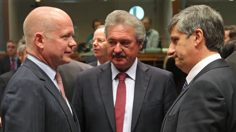 Ministři zahraničí EU na jednání o zbrojním embargu vůči Sýrii