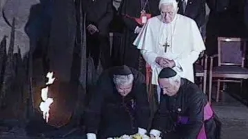Papež Benedikt XVI. v památníku Jad vašem