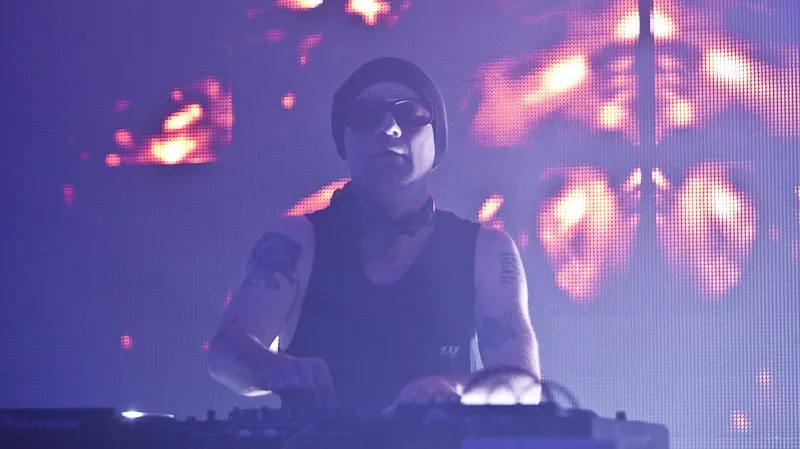 UNKLE Sounds v MeetFactory