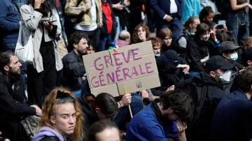 Demonstranti u pařížského nádraží Gare du Nord