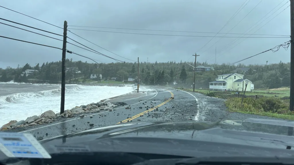Příchod posttropické bouře Lee do Nového Skotska
