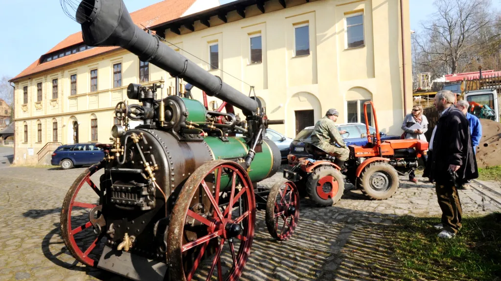 Parní lokomobila v zubrnickém skanzenu