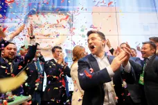 Ukrajinským prezidentem bude zřejmě Zelenskyj, podle exit pollů získal přes 70 procent
