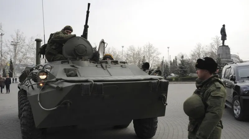 Obrněný transportér v centru Sevastopolu