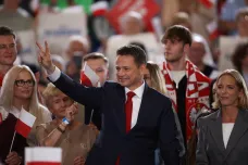 V polských volbách podle odhadů těsně vede Trzaskowski