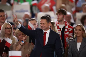 V polských volbách podle odhadů těsně vede Trzaskowski