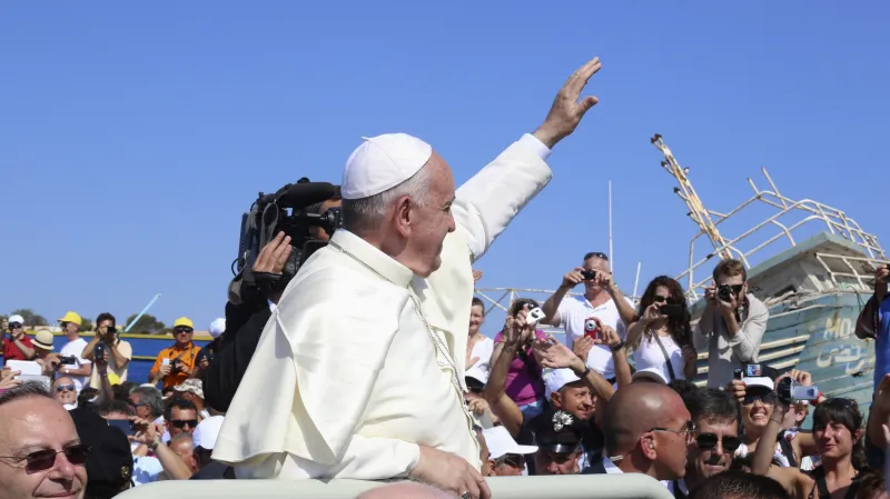 V červenci 2013 se František vydal na ostrov Lampedusa