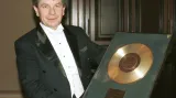 Jiří Bělohlávek se zlatou deskou Supraphonu pro FOK, 1994