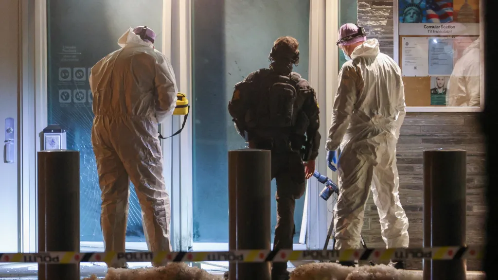 Policisté u americké ambasády v Oslu