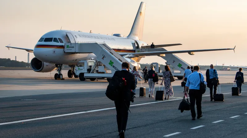 Frank-Walter Steinmeier při odletu do Polska