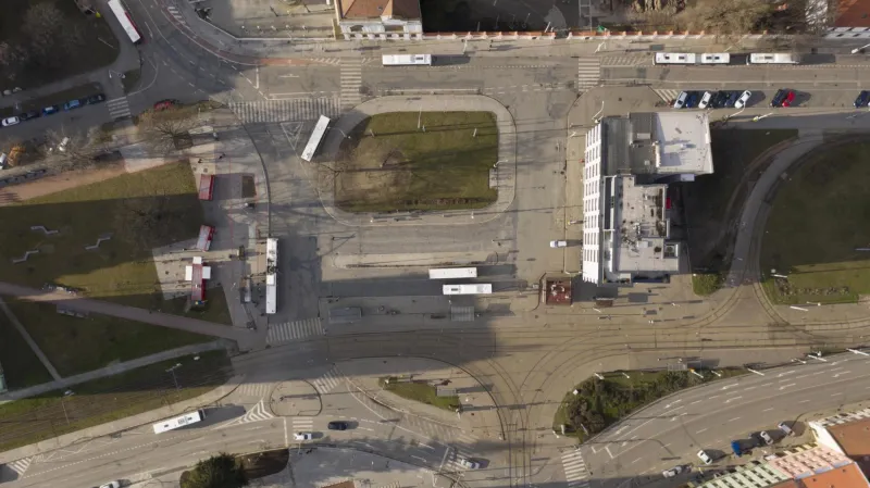 Mendlovo náměstí doplní červeně dlážděný kruh