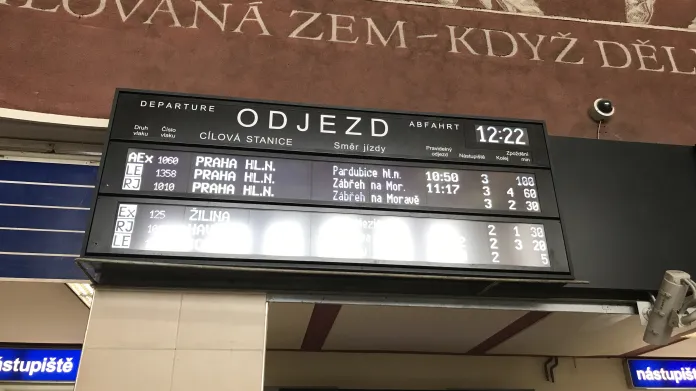 Informační tabule na Hlavním nádraží v Olomouci