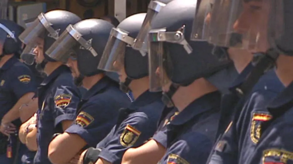 Španělská policie na náměstí Puerta del Sol