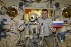 Android Fjodor obvinil ruské kosmonauty z alkoholismu. Skandál naznačuje rozpory v Roskosmosu