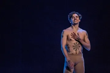 Recenze: „Zlého chlapce baletu“ Sergeje Polunina tíží talent
