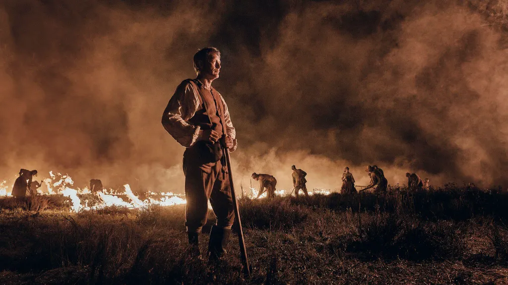 Mads Mikkelsen ve filmu Země zaslíbená