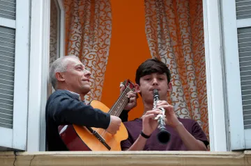 Proč koronavirová pandemie tak tvrdě dopadla na jih Evropy? Hlavní důvody jsou sociální