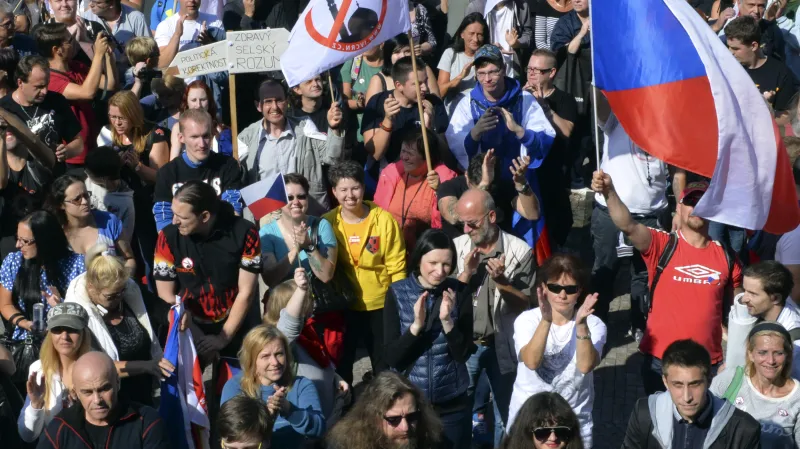 Demonstrace odpůrců islámu na Václavském náměstí