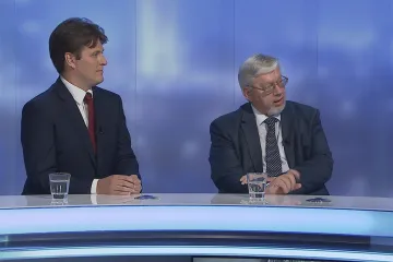 Prezident svévolně porušuje ústavu, míní Antoš. Nepíše se v ní, že jsme parlamentní republika, oponuje Gerloch