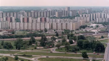 Sídliště Petržalka v Bratislavě, největší sídliště v bývalém Československu, na snímku z roku 1997.
