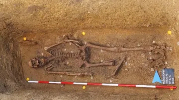 Archeologové odkryli hrob langobardského bojovníka
