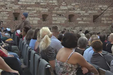 Řekni, kde ti lidé jsou. S návštěvou kultury otálejí i v létě