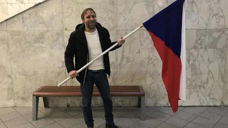 Historickou vlajku má rodina Jiřího H. Kubíka už nejméně 80 let