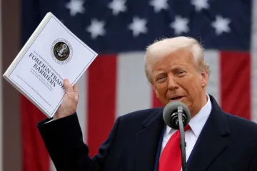 Pokles trhů Trumpa neznepokojuje, svou politiku přirovnal k léčbě
