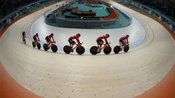 Italské dráhové cyklistky při tréninku na olympijském velodromu