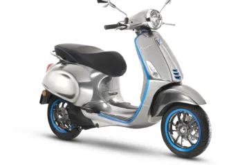 Italský skútr Vespa se začne vyrábět v elektrické verzi. Na baterky už jezdí i Čezeta