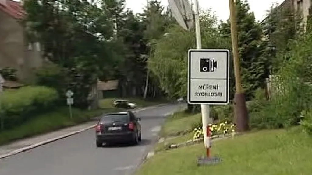 Značka upozorňující na měřený úsek