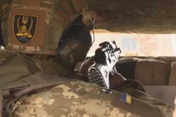 „Jsme připraveni bránit území.“ Ukrajinská jednotka cvičí u běloruské hranice