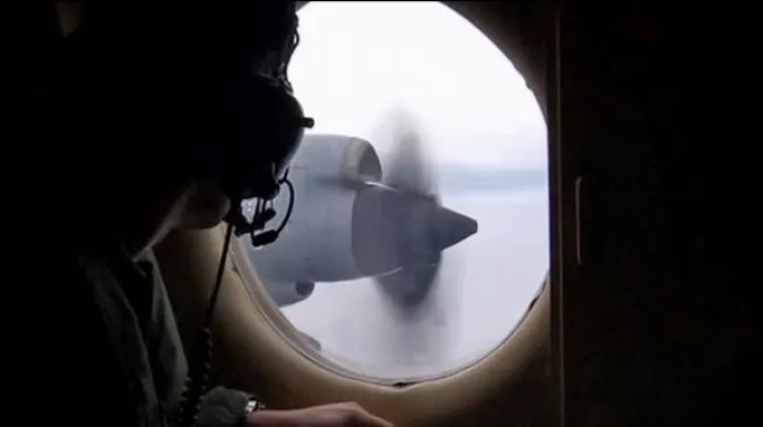 Třináctý den pátrání po letu MH 370 přinesl první věrohodnou stopu