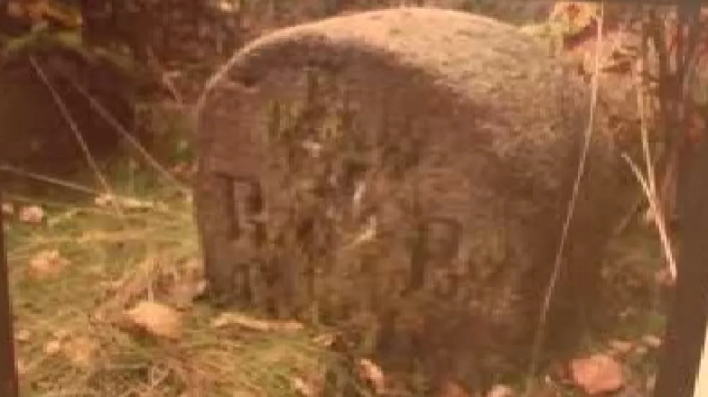 Fotografie historického hraničního kamenu