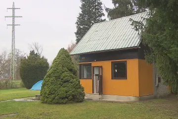Ceny chat a chalup začaly klesat, po konci covidových uzávěr už o ně není takový zájem