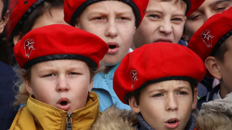 Přísaha nových členů ruské mládežnické militaristické organizace Junarmija v Sevastopolu na okupovaném Krymu (říjen 2018)