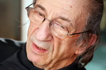 Recenze: Píši vám, Karino, a nevím, zda jste živa. Elegie Jiřího Ortena zní novým hlasem