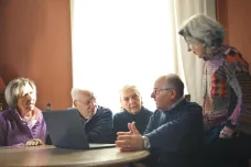 Seniorů v Česku přibude nad očekávání, Jurečka chce o délce důchodu ještě jednat